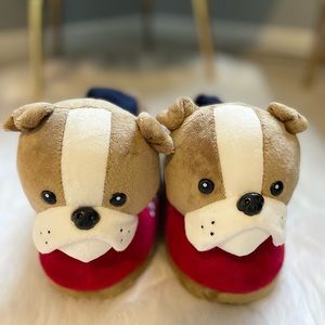 Brand new with tag. Super cute Gymboree Bulldog indoor slippers. Size: 13-1.